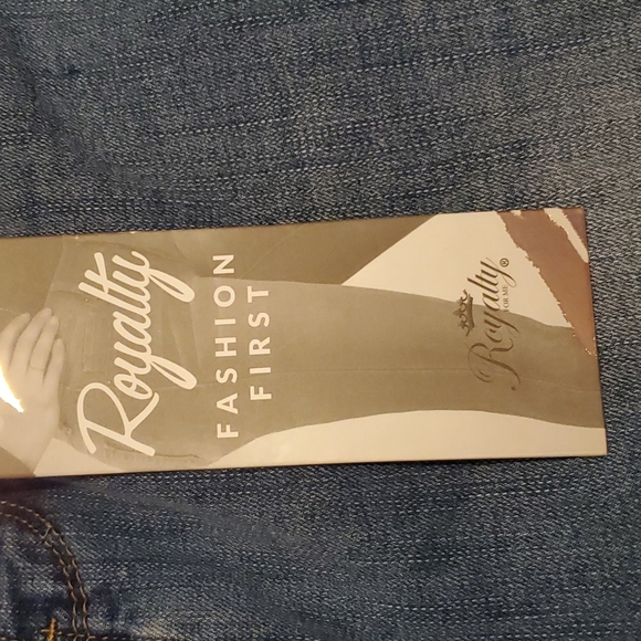 CB Royalty Womans Mid Rise Straight Jean, Size 6 - Picture 12 of 16